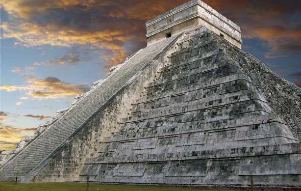 800px-Chichen_itza